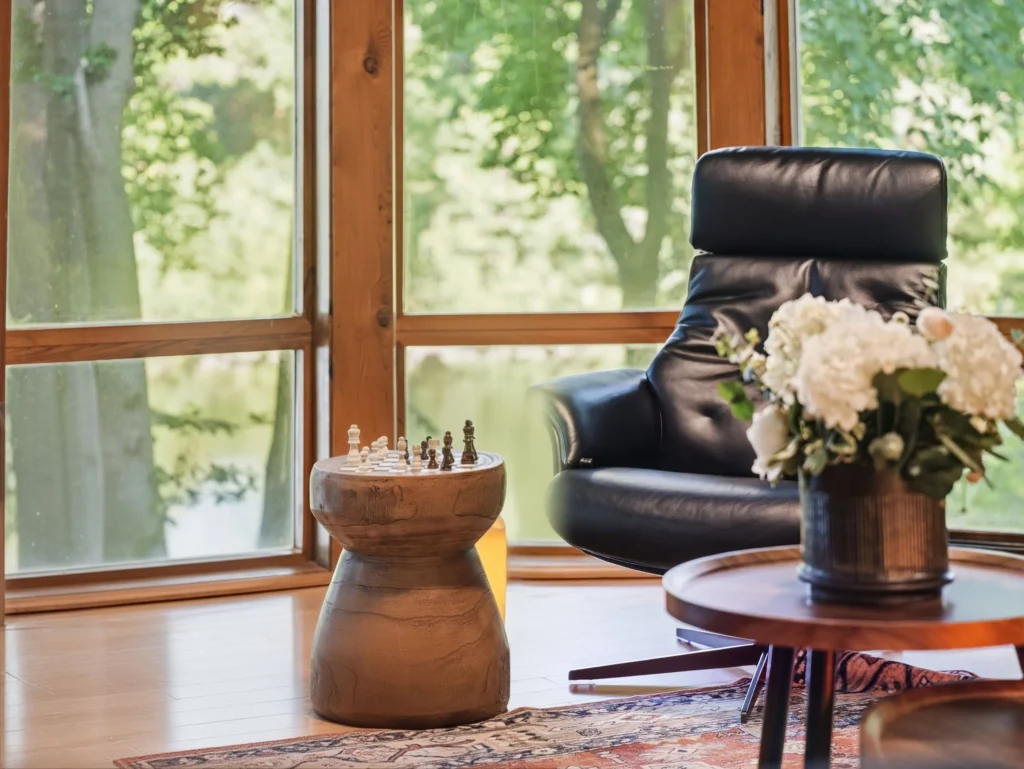 HDB – Den – Leather chair